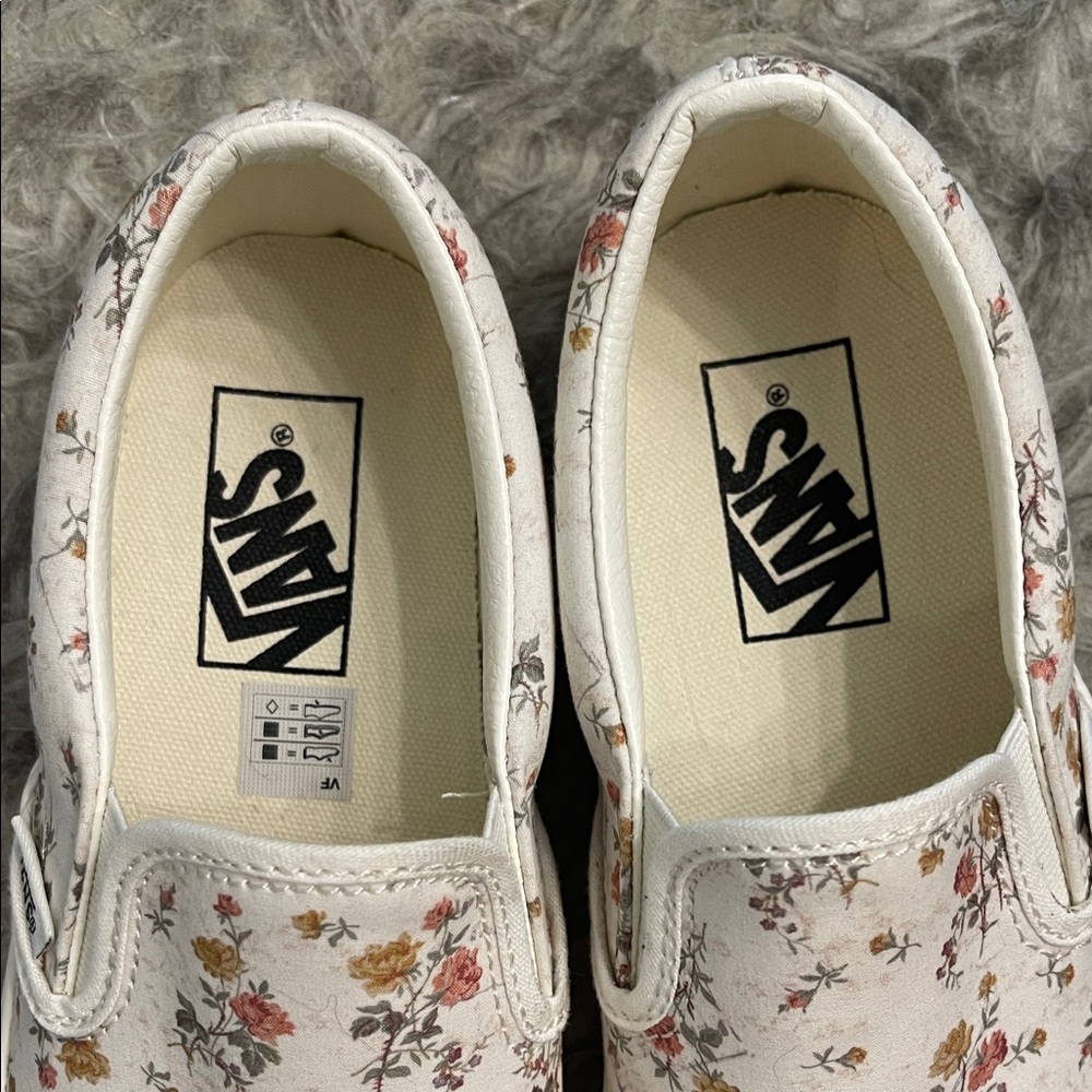 Vans Vintage Look Off White Floral Slip-On Shoes - Picture 4 of 6